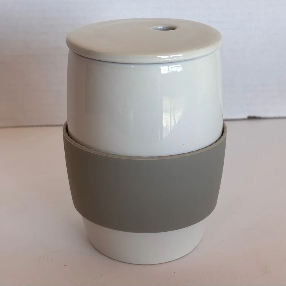 EUC Pampered Chef White and Tan Ceramic Microwave Egg Cooker